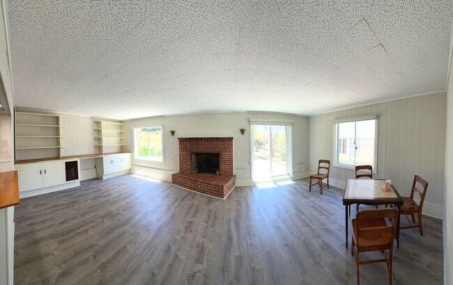 Building Photo - UPDATED HUGE SUNNY 2250sf 3BR+Den/1+2Half BA 2250sf Sunset/UCSF Home VIEWS AVAILABLE NOW