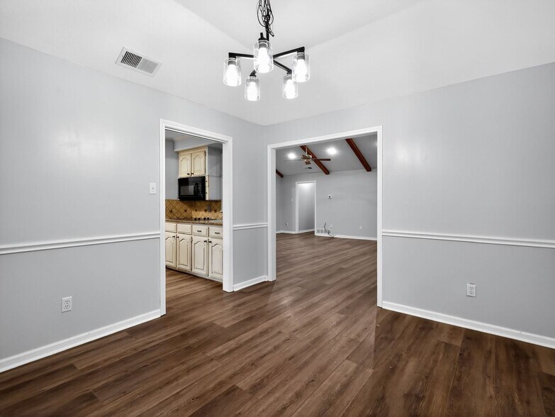 Building Photo - 18270 Stillwood Ln