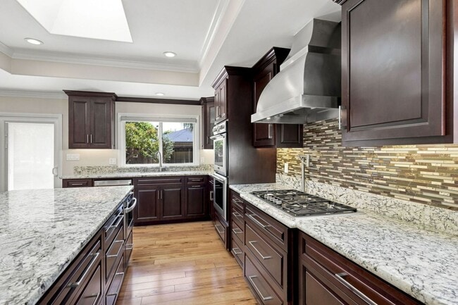 Building Photo - 10700 Farallone Dr