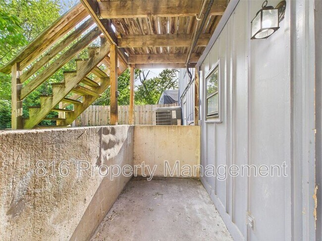 Building Photo - 1229 W Hayward Ave