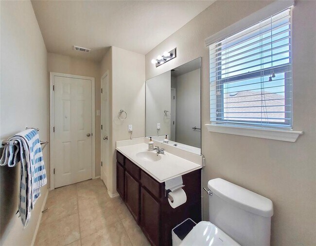 Building Photo - 1436 Lindo Dr