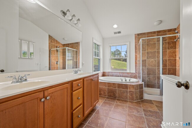 Building Photo - 5 Rolling Hills Dr