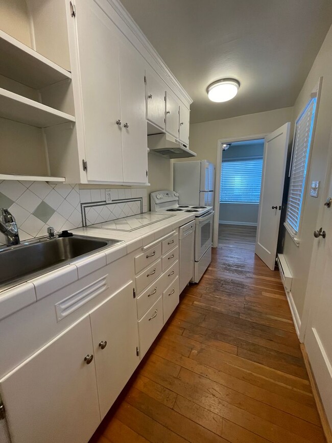 Building Photo - 1bd/1ba Seattle Home