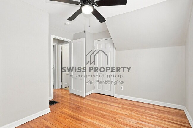 Building Photo - 1590 Vendome Dr S