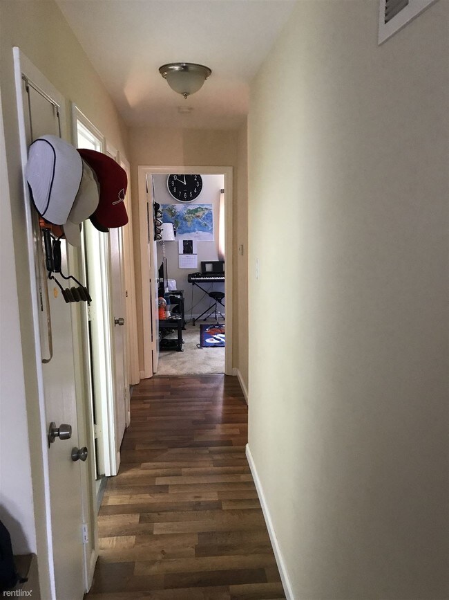 Building Photo - 2 br, 1 bath Duplex - 10118 Camshire Ct