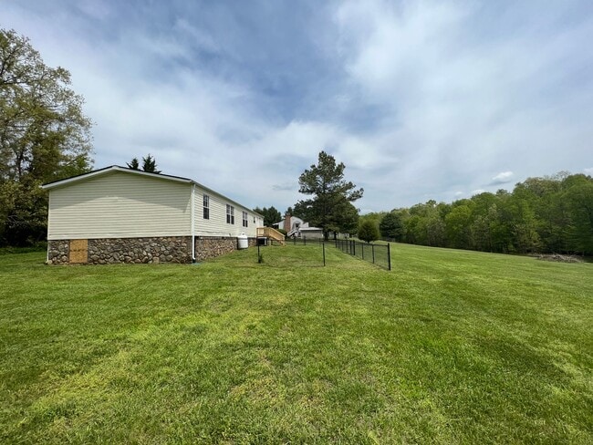 Building Photo - 3 Bedroom Home in Campbell County