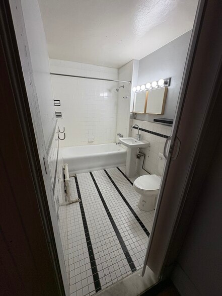 Building Photo - 1324 Locust St