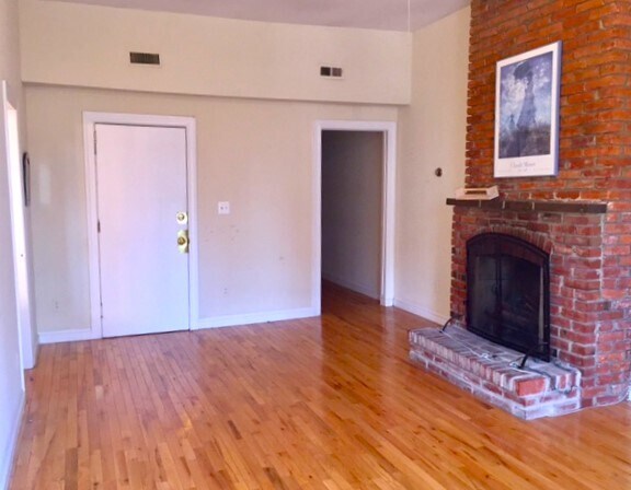 Building Photo - 329 E St SE