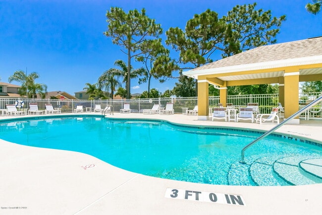 Building Photo - 4-bedroom, 2-bathroom pool home for rent.