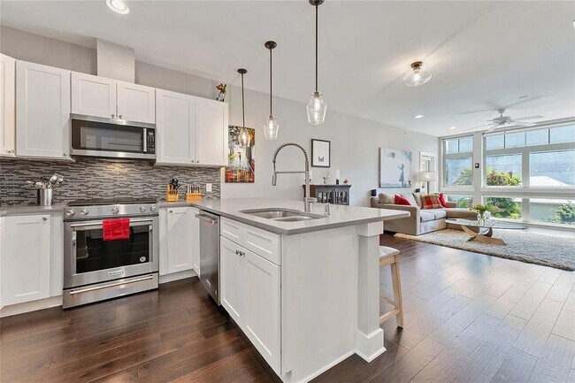 Building Photo - 908 Nueces St