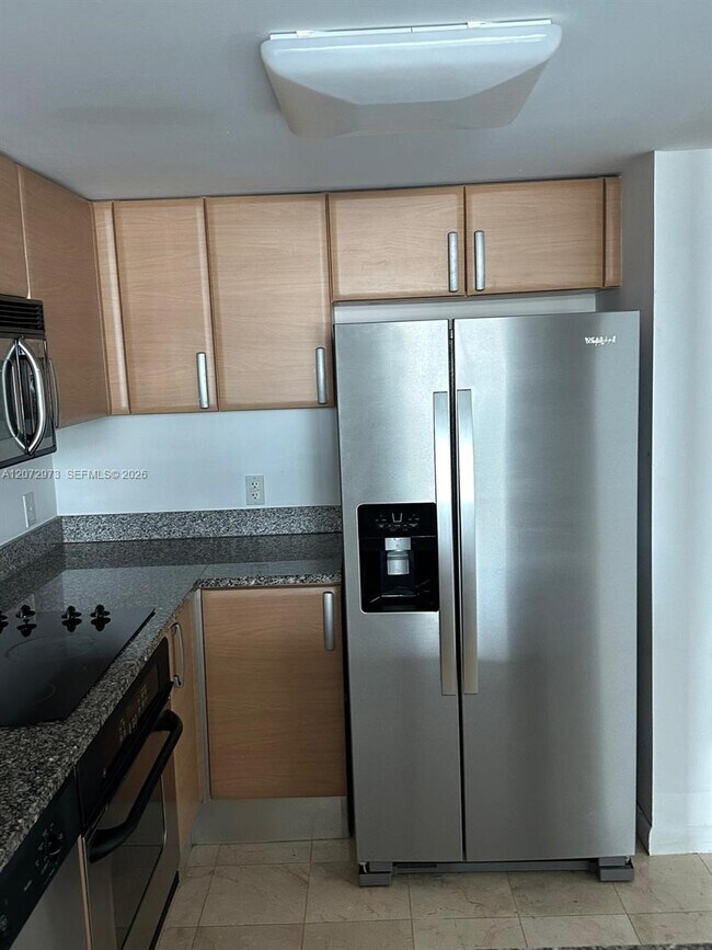 Building Photo - 2101 Brickell Ave