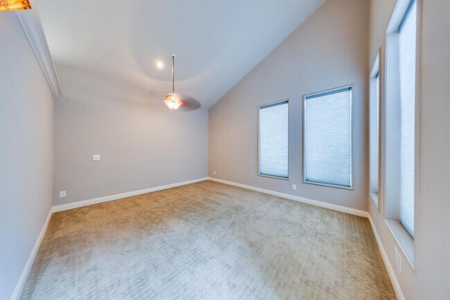 Building Photo - 11503 Lakeside Pl Dr