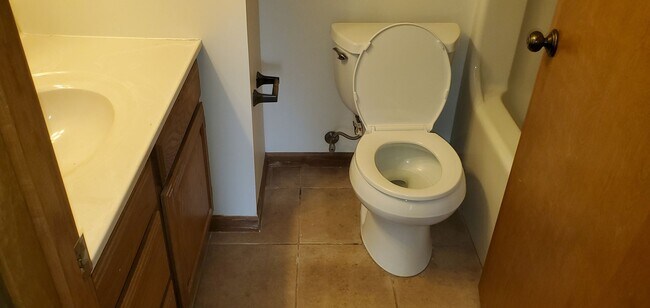 Building Photo - 3 bd Park DeVille condo in W Columbia, new...
