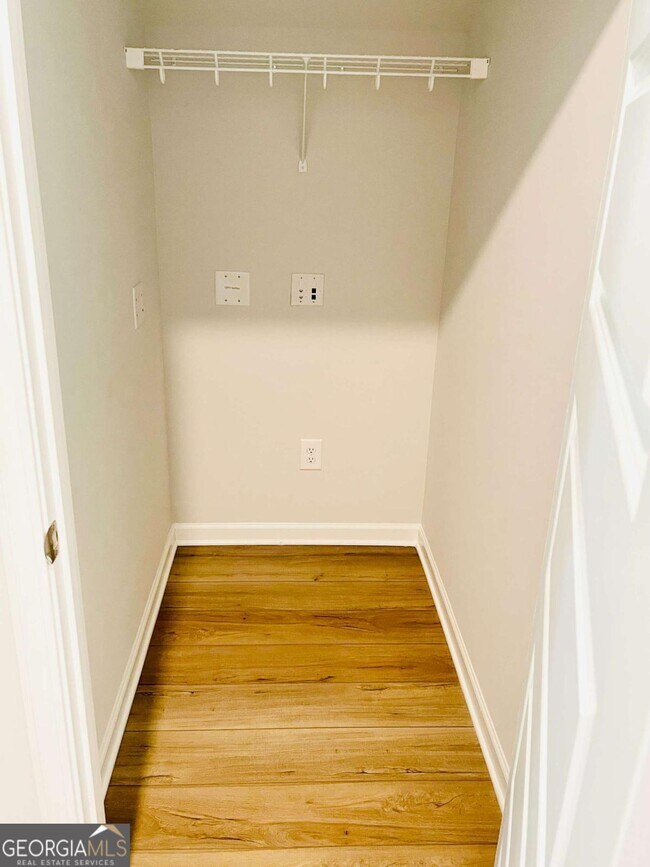 Building Photo - 3030 Westgate Park Dr