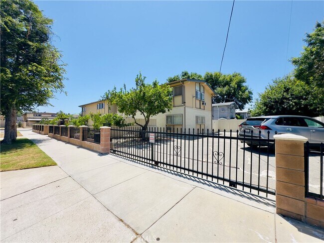 Building Photo - 18556 Community St