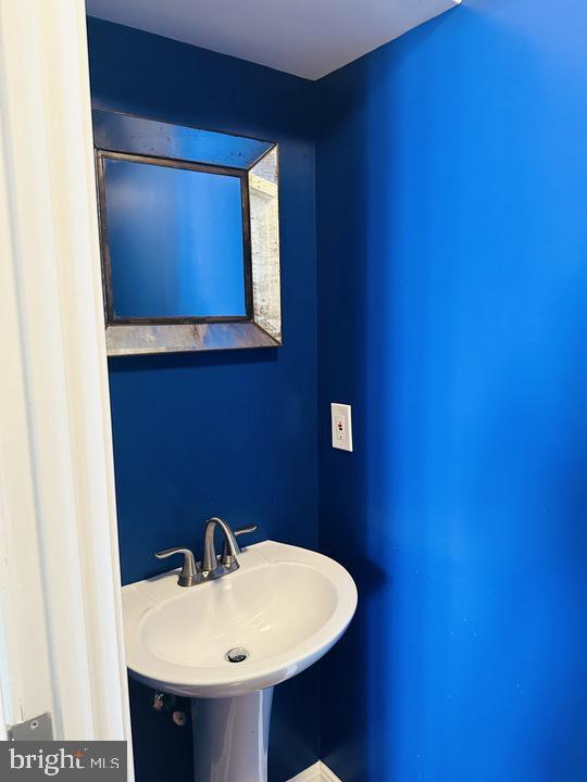 Building Photo - 1117 Harvard St NW