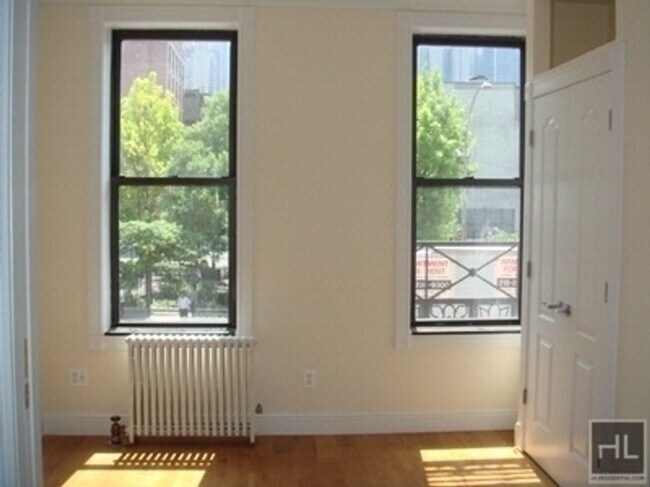 Building Photo - GORGEOUS MIDTOWN WEST 2 BEDROOM - WON'T LA...