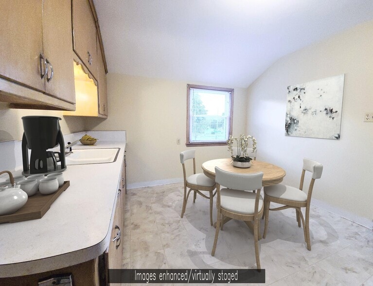 Building Photo - 6931 W Cleveland Ave