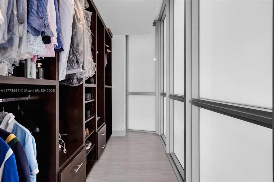 Building Photo - 1100 Biscayne Blvd