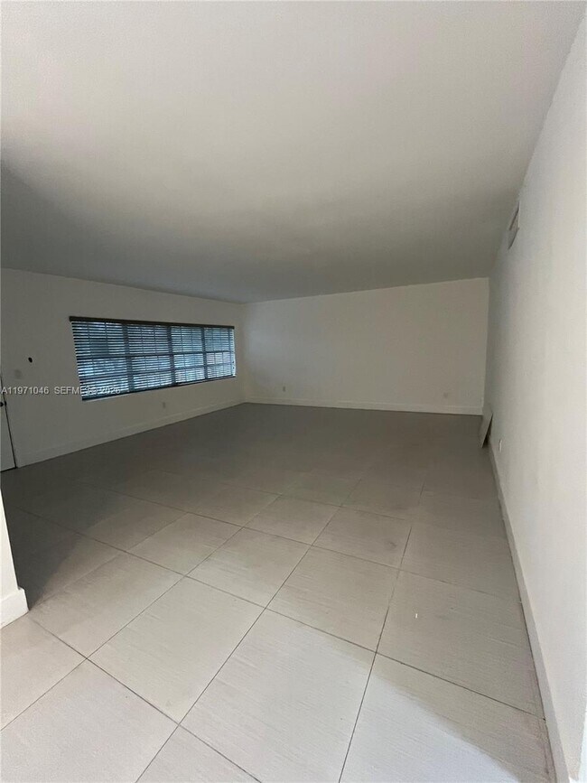 Building Photo - 11855 NE 19th Dr