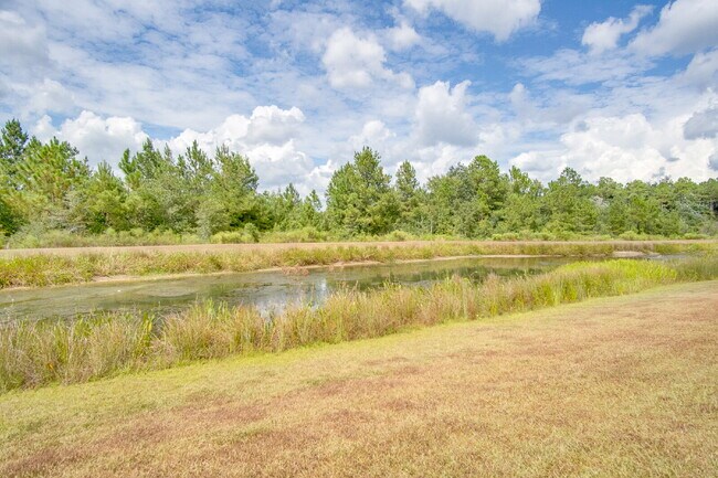Building Photo - Deer Run 4-Bedroom Rental with 3-Car Garag...