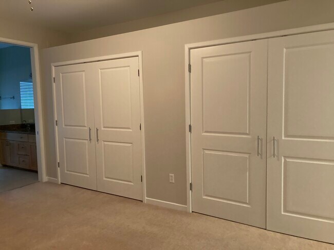 Building Photo - 742 S Front St