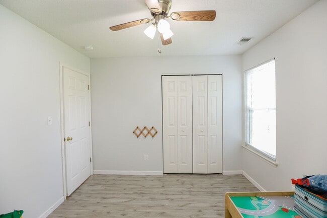 Building Photo - Modern Comfort in a Peaceful Setting – 4BR...