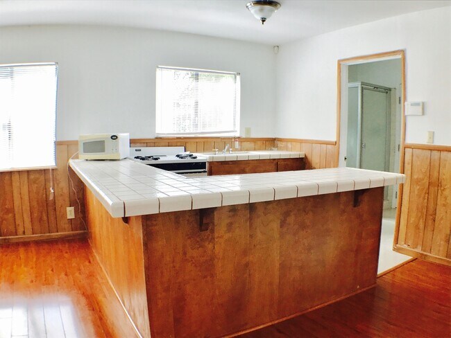 Building Photo - Very Spacious home in the desirable Porter Ranch area with a separate detached guest house