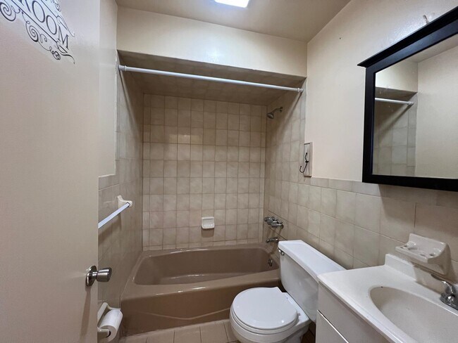 Building Photo - 52 Yale Ave