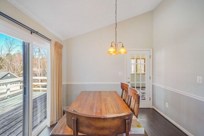 Building Photo - 306 Happy Creek Rd