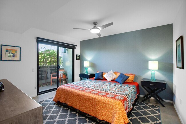 Building Photo - Stylish Ground-Floor Condo in Gated Palm S...