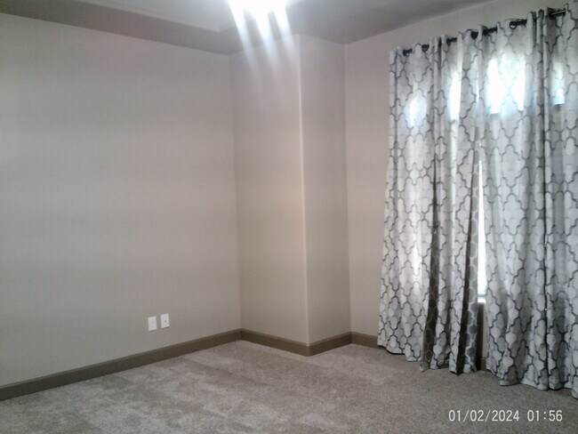 Building Photo - CUSTOM BUILT IN GATED SOUTHERN OAKS !!!  APPLICATION PENDING