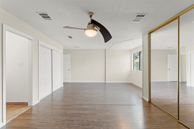 Building Photo - 2329 Briarwest Blvd