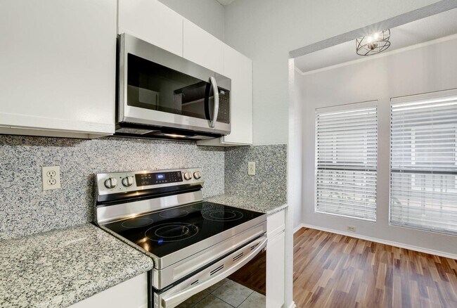 Building Photo - 2804 Rio Grande St