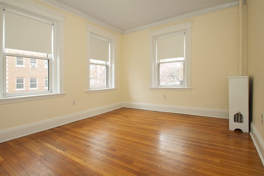 Building Photo - 1195 Beacon St