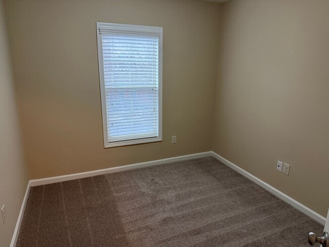 Building Photo - 2026 Highland Village Dr