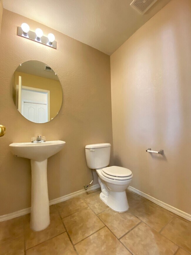 Building Photo - Northern Meadows - 3BR 2 Story - LOFT