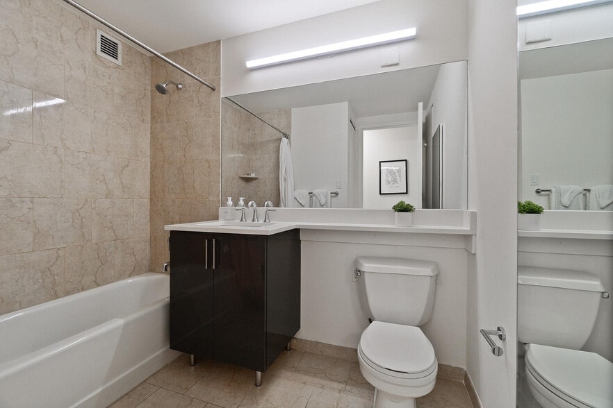 Building Photo - 10 Hanover Square