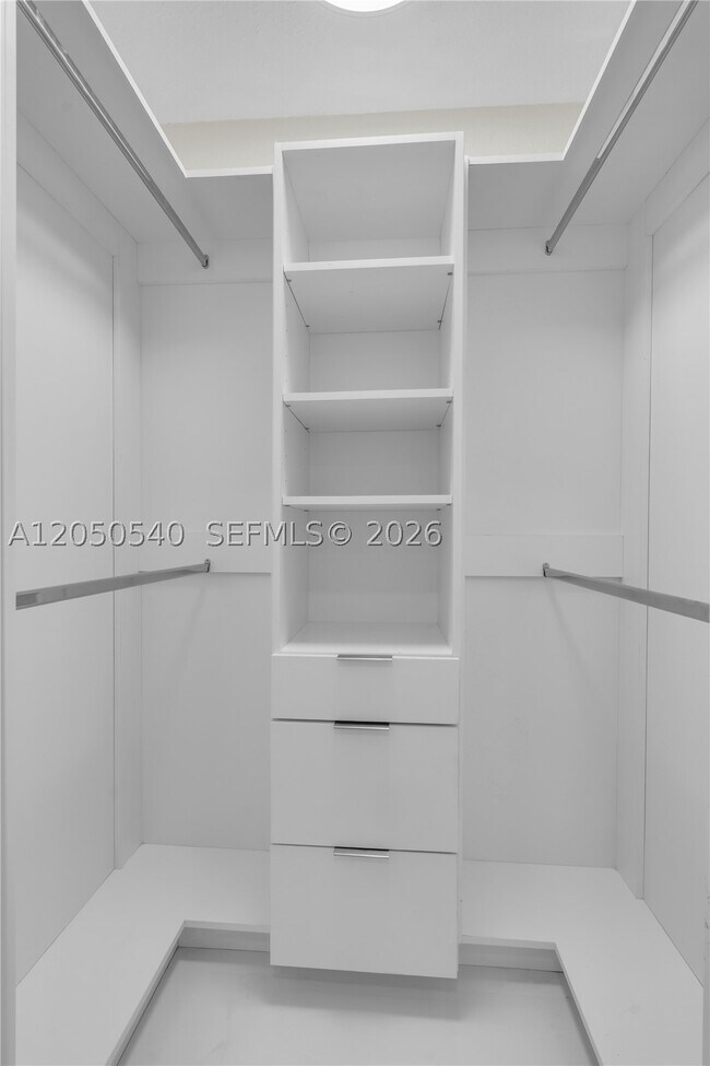 Building Photo - 2640 SW 30th Ct
