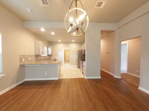 Building Photo - Beautiful Home with Everything in the Windcrest Gardens!