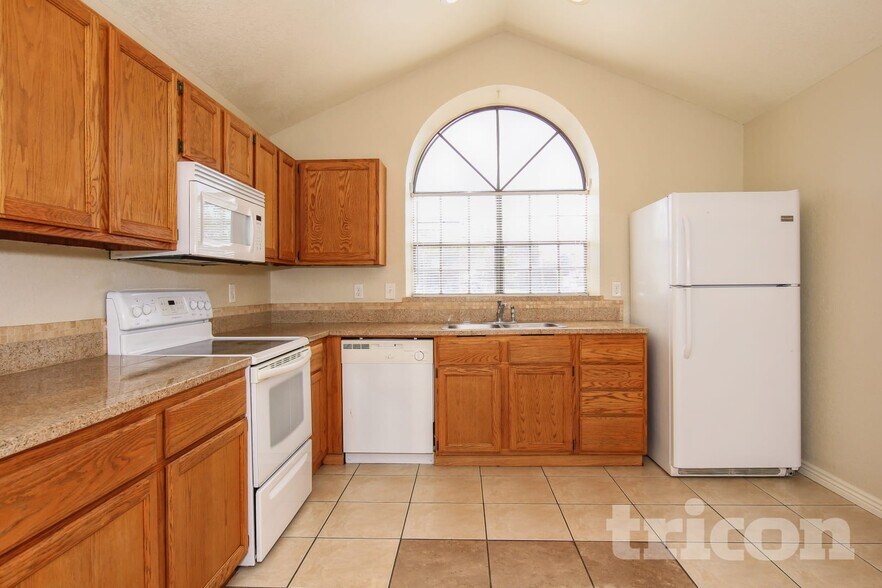 Building Photo - 7434 W Sierra St