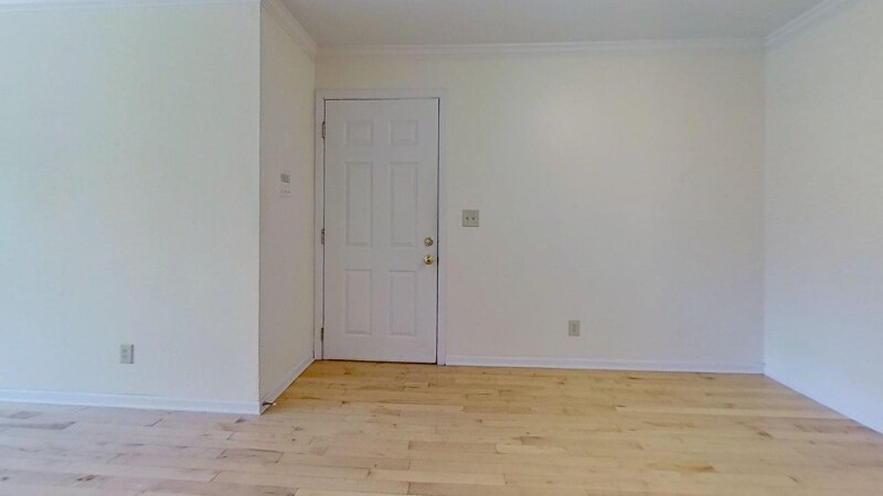 Building Photo - 2030 N Oakland Ave