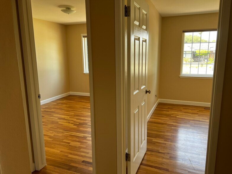 Building Photo - 1650 Glenroy Dr