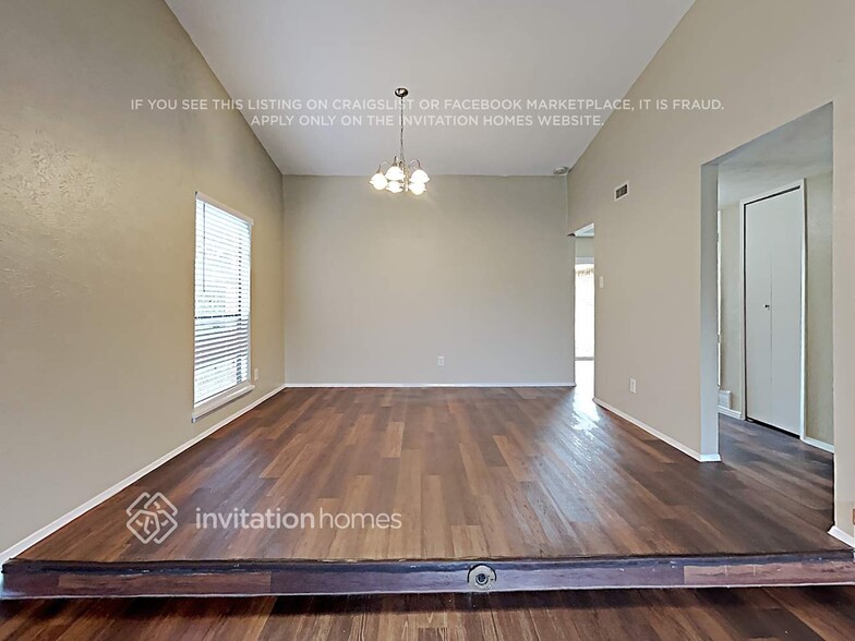 Building Photo - 9114 Vagas Dr