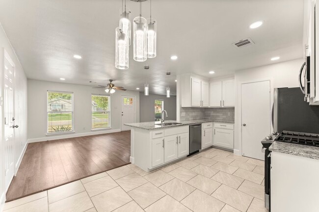 Building Photo - 4135 Hill Oak Dr