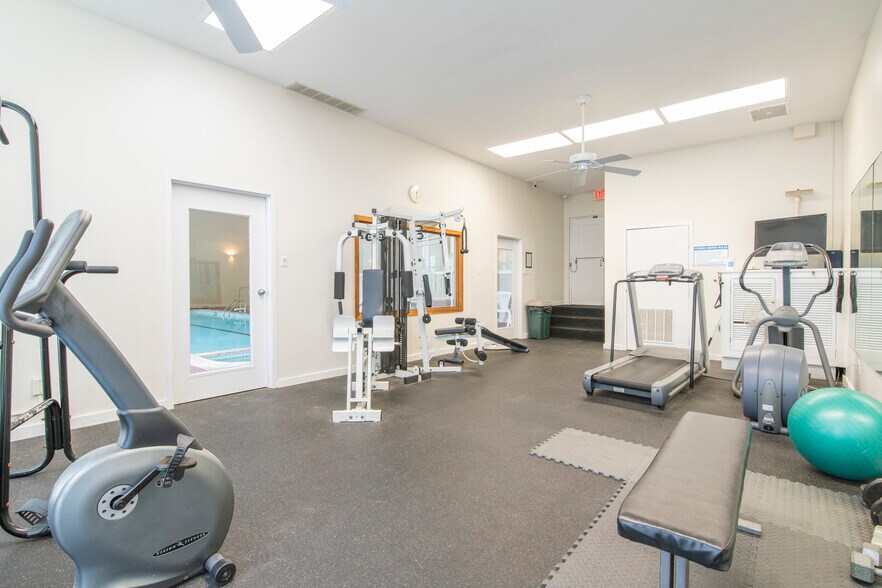 Building Photo - 253 Shawmont Ave