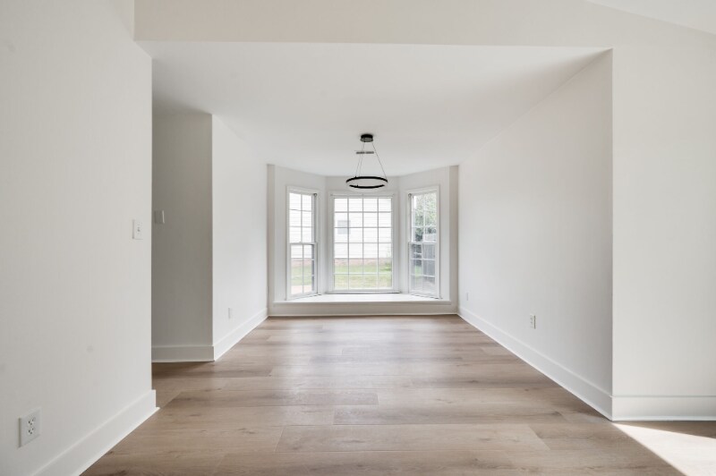 Building Photo - 520 Riverview Dr
