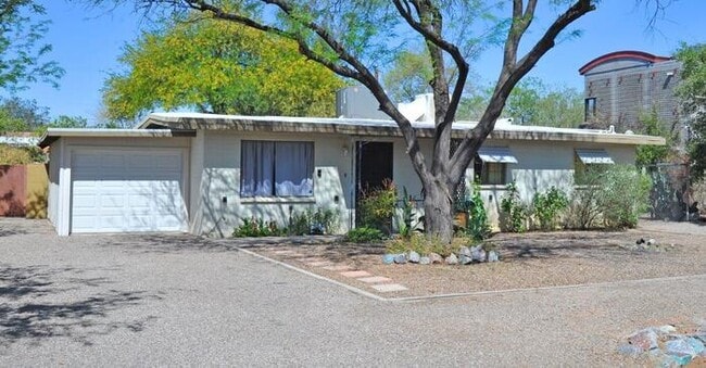 Building Photo - Ranch Style home in the Garden District