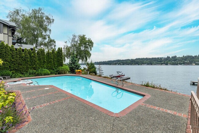 Building Photo - 6408 E Mercer Way