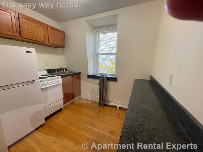 Building Photo - 9 Moore St